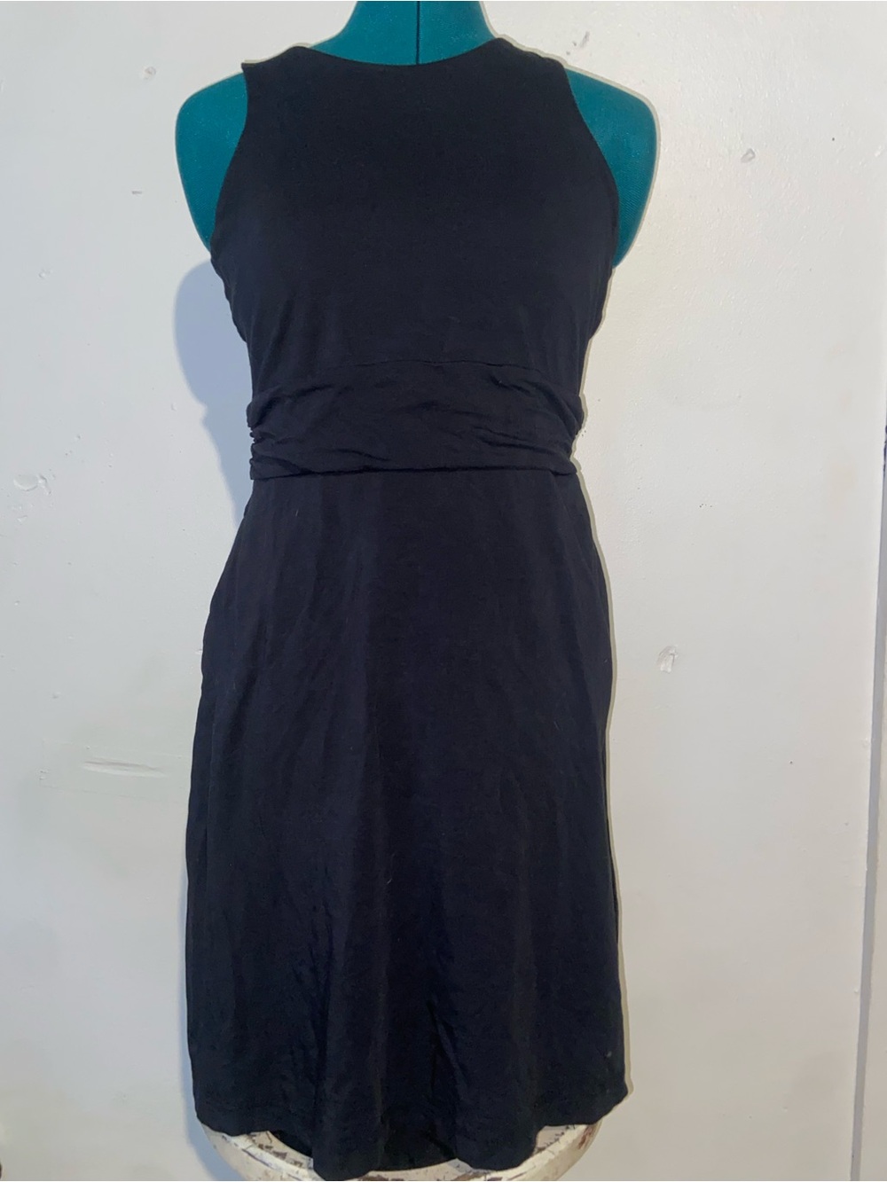 Kühl Classic Minimalist Quiet Luxury Corp Black Sleeveless Waist-Detail Dress